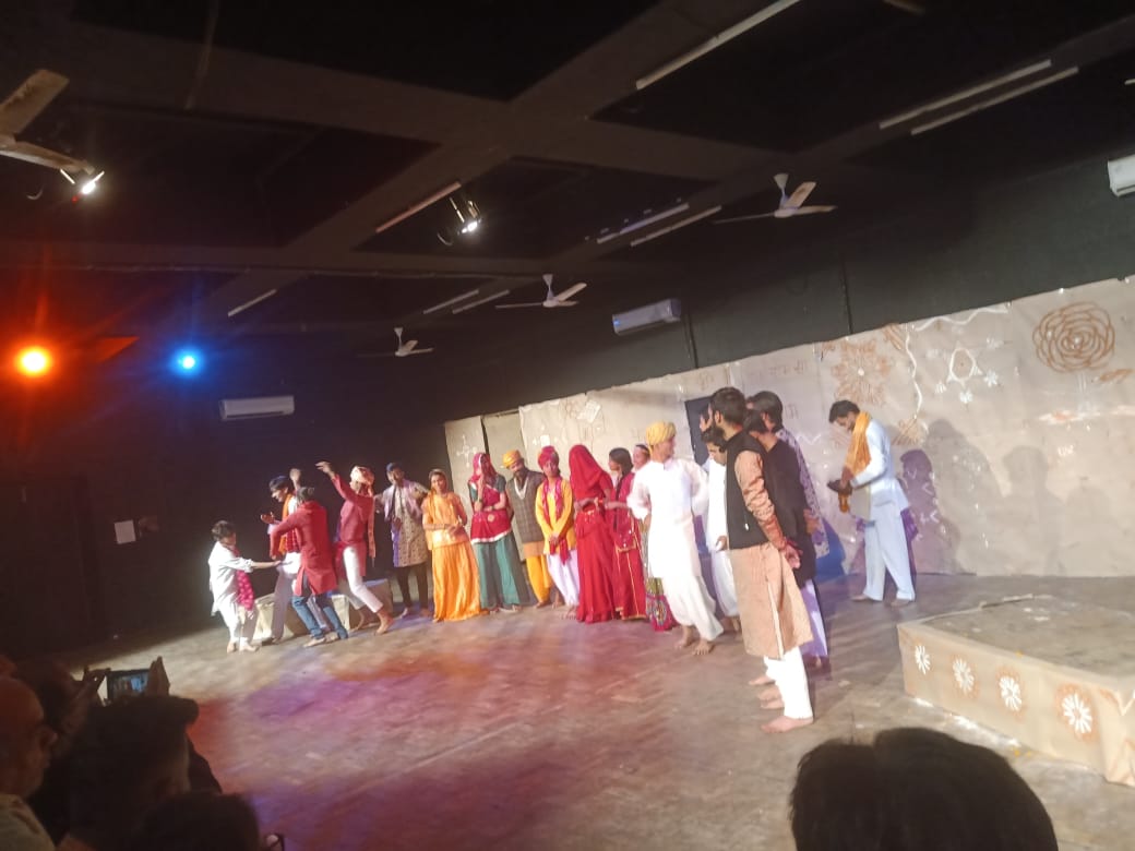 आजादी के अमृत महोत्सव के कार्यक्रमों की श्रृंखला में नाटक ’’तीजा और बीजा’’ का मंचन